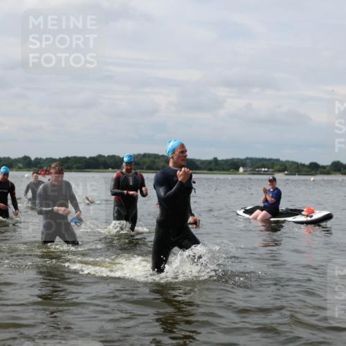21.06.2026 - Viking Triathlon Michael Strokosch http://msf.ph/oto/9823178 21.06.2026 10:38:25 Schwimmen 53, 55, 300, 303, 316, 397, 465, 546, 567 meine-sportfotos.de