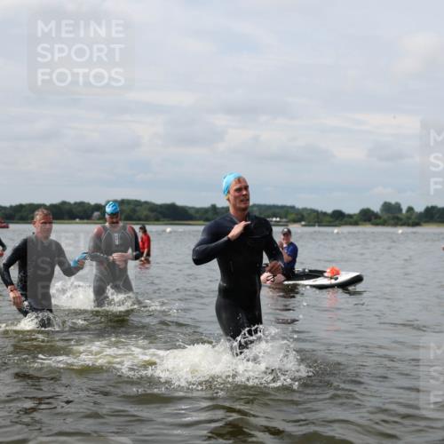 21.06.2026 - Viking Triathlon Michael Strokosch http://msf.ph/oto/9823180 21.06.2026 10:38:26 Schwimmen 53, 55, 300, 303, 316, 397, 465, 546, 567 meine-sportfotos.de