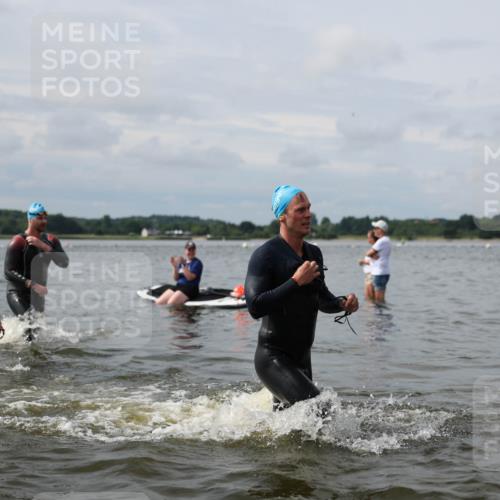 21.06.2026 - Viking Triathlon Michael Strokosch http://msf.ph/oto/9823183 21.06.2026 10:38:26 Schwimmen 53, 55, 300, 303, 316, 397, 465, 546, 567 meine-sportfotos.de