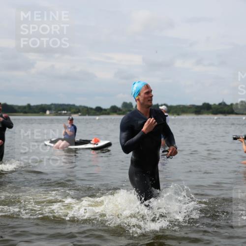 21.06.2026 - Viking Triathlon Michael Strokosch http://msf.ph/oto/9823184 21.06.2026 10:38:27 Schwimmen 53, 55, 300, 303, 316, 397, 465, 546, 567 meine-sportfotos.de