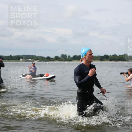 21.06.2026 - Viking Triathlon Michael Strokosch http://msf.ph/oto/9823185 21.06.2026 10:38:27 Schwimmen 53, 55, 300, 303, 316, 397, 465, 546, 567 meine-sportfotos.de