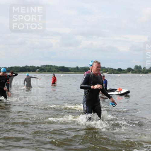 21.06.2026 - Viking Triathlon Michael Strokosch http://msf.ph/oto/9823187 21.06.2026 10:38:28 Schwimmen 53, 55, 300, 303, 316, 397, 546, 567 meine-sportfotos.de