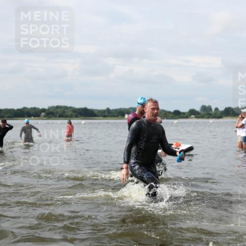 21.06.2026 - Viking Triathlon Michael Strokosch http://msf.ph/oto/9823188 21.06.2026 10:38:28 Schwimmen 53, 55, 300, 303, 316, 397, 546, 567 meine-sportfotos.de