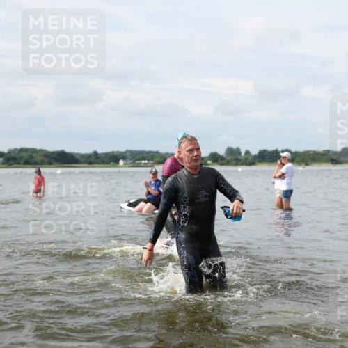 21.06.2026 - Viking Triathlon Michael Strokosch http://msf.ph/oto/9823190 21.06.2026 10:38:28 Schwimmen 53, 55, 300, 303, 316, 397, 546, 567 meine-sportfotos.de