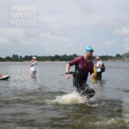 21.06.2026 - Viking Triathlon Michael Strokosch http://msf.ph/oto/9823198 21.06.2026 10:38:31 Schwimmen 53, 55, 144, 300, 303, 316, 397, 419, 546, 567 meine-sportfotos.de