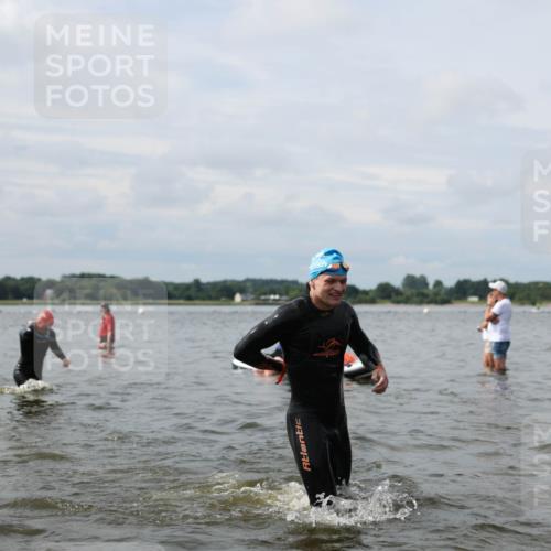21.06.2026 - Viking Triathlon Michael Strokosch http://msf.ph/oto/9823229 21.06.2026 10:38:42 Schwimmen 53, 55, 144, 303, 397, 419, 546, 559, 666 meine-sportfotos.de