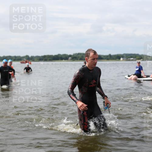 21.06.2026 - Viking Triathlon Michael Strokosch http://msf.ph/oto/9823293 21.06.2026 10:39:27 Schwimmen 229, 400, 442, 485, 508, 519, 634 meine-sportfotos.de