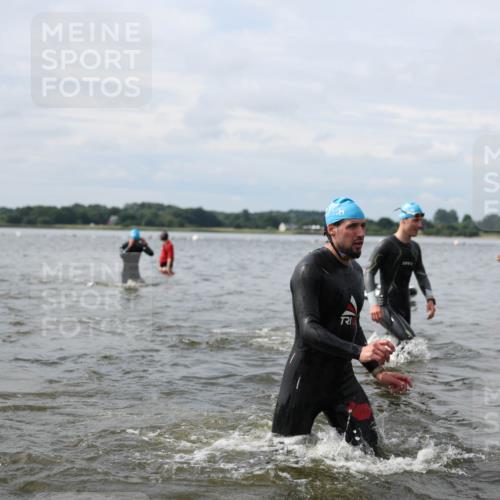 21.06.2026 - Viking Triathlon Michael Strokosch http://msf.ph/oto/9823367 21.06.2026 10:39:59 Schwimmen 58, 125, 167, 211, 233, 256, 333, 411, 460, 484, 493, 647, 649 meine-sportfotos.de
