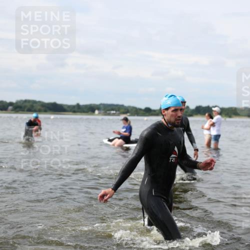 21.06.2026 - Viking Triathlon Michael Strokosch http://msf.ph/oto/9823369 21.06.2026 10:39:59 Schwimmen 58, 125, 167, 211, 233, 256, 333, 411, 460, 484, 493, 647, 649 meine-sportfotos.de