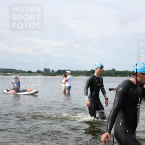 21.06.2026 - Viking Triathlon Michael Strokosch http://msf.ph/oto/9823371 21.06.2026 10:40:00 Schwimmen 58, 125, 167, 211, 256, 333, 411, 425, 460, 484, 493, 647, 649 meine-sportfotos.de