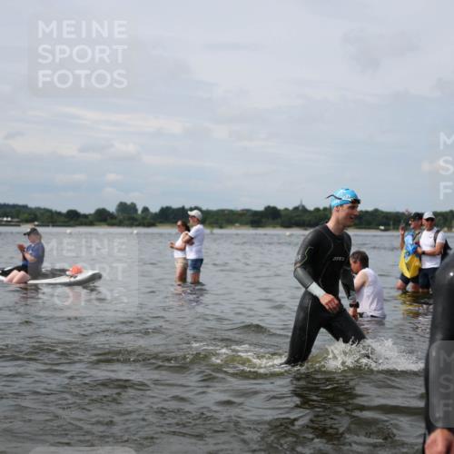 21.06.2026 - Viking Triathlon Michael Strokosch http://msf.ph/oto/9823372 21.06.2026 10:40:01 Schwimmen 58, 125, 167, 211, 256, 333, 411, 425, 460, 484, 493, 647, 649 meine-sportfotos.de