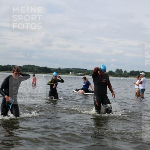 21.06.2026 - Viking Triathlon Michael Strokosch http://msf.ph/oto/9823438 21.06.2026 10:40:30 Schwimmen 34, 150, 195, 227, 301, 312, 330, 355, 387, 456, 461, 616, 667 meine-sportfotos.de