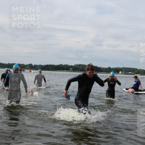 21.06.2026 - Viking Triathlon Michael Strokosch http://msf.ph/oto/9823439 21.06.2026 10:40:30 Schwimmen 34, 150, 195, 227, 301, 312, 330, 355, 387, 456, 461, 616, 667 meine-sportfotos.de