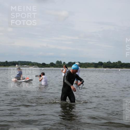 21.06.2026 - Viking Triathlon Michael Strokosch http://msf.ph/oto/9823661 21.06.2026 10:42:19 Schwimmen 45, 72, 266, 279, 296, 348, 384, 393, 436, 492, 516 meine-sportfotos.de