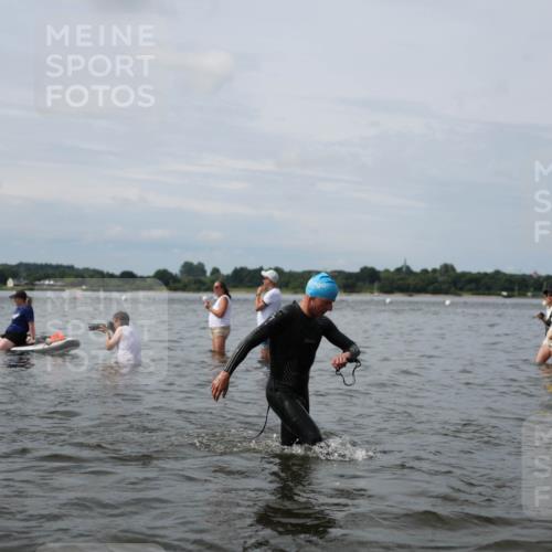 21.06.2026 - Viking Triathlon Michael Strokosch http://msf.ph/oto/9823663 21.06.2026 10:42:19 Schwimmen 45, 72, 266, 279, 296, 348, 384, 393, 436, 492, 516 meine-sportfotos.de