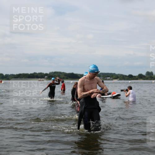 21.06.2026 - Viking Triathlon Michael Strokosch http://msf.ph/oto/9823665 21.06.2026 10:42:21 Schwimmen 45, 72, 279, 296, 348, 384, 393, 436, 516 meine-sportfotos.de