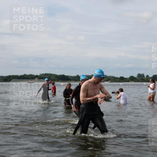 21.06.2026 - Viking Triathlon Michael Strokosch http://msf.ph/oto/9823666 21.06.2026 10:42:21 Schwimmen 45, 72, 279, 296, 348, 384, 393, 436, 516 meine-sportfotos.de