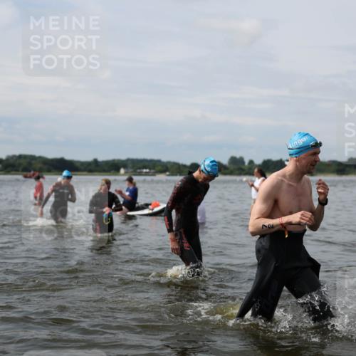 21.06.2026 - Viking Triathlon Michael Strokosch http://msf.ph/oto/9823670 21.06.2026 10:42:22 Schwimmen 45, 72, 279, 296, 348, 384, 393, 436, 516 meine-sportfotos.de