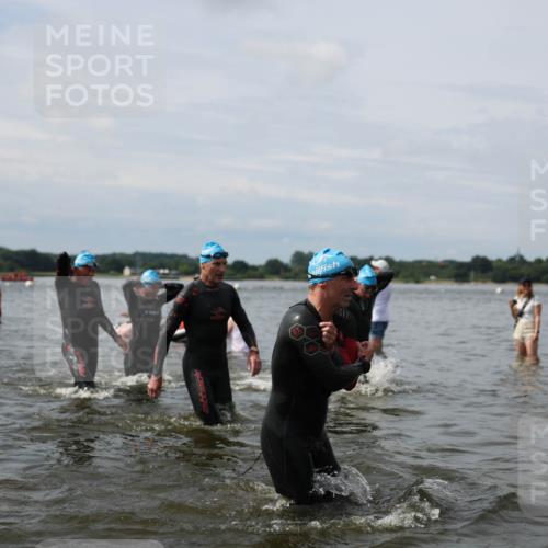 21.06.2026 - Viking Triathlon Michael Strokosch http://msf.ph/oto/9823693 21.06.2026 10:42:37 Schwimmen 41, 166, 175, 177, 213, 268, 384, 436, 479, 520 meine-sportfotos.de