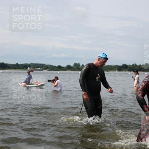 21.06.2026 - Viking Triathlon Michael Strokosch http://msf.ph/oto/9823780 21.06.2026 10:43:20 Schwimmen 69, 93, 251, 287, 351, 459, 470, 473, 511, 521, 528, 533, 618, 645 meine-sportfotos.de