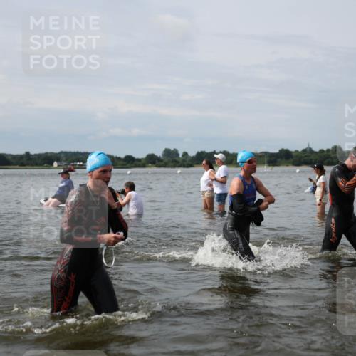 21.06.2026 - Viking Triathlon Michael Strokosch http://msf.ph/oto/9823790 21.06.2026 10:43:30 Schwimmen 93, 163, 230, 231, 234, 248, 287, 351, 459, 470, 521, 618, 663 meine-sportfotos.de