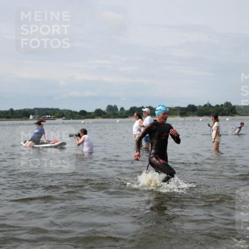 21.06.2026 - Viking Triathlon Michael Strokosch http://msf.ph/oto/9823797 21.06.2026 10:43:32 Schwimmen 93, 163, 230, 231, 234, 248, 351, 459, 470, 521, 618, 663 meine-sportfotos.de