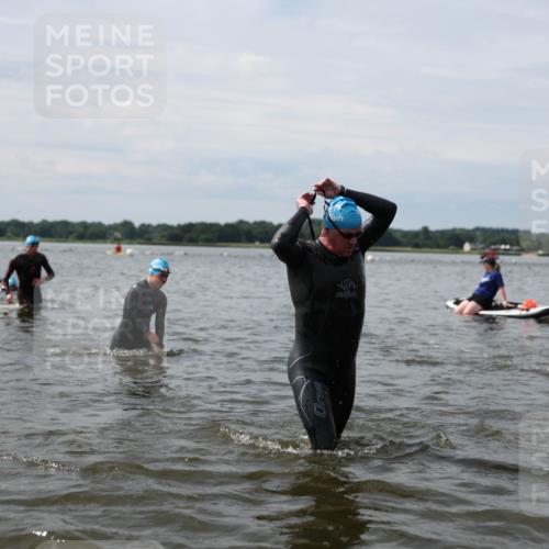 21.06.2026 - Viking Triathlon Michael Strokosch http://msf.ph/oto/9823806 21.06.2026 10:43:37 Schwimmen 93, 163, 220, 230, 231, 234, 248, 351, 459, 470, 550, 614, 618, 663 meine-sportfotos.de