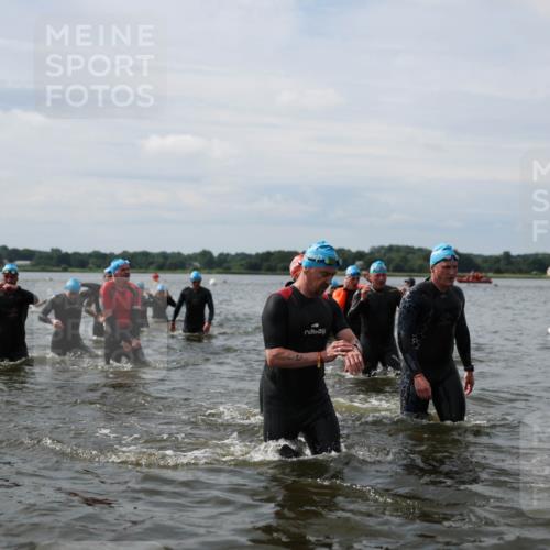 21.06.2026 - Viking Triathlon Michael Strokosch http://msf.ph/oto/9823938 21.06.2026 10:44:54 Schwimmen 33, 36, 151, 276, 308, 310, 329, 345, 350, 366, 369, 377, 415, 445, 577, 658, 668 meine-sportfotos.de