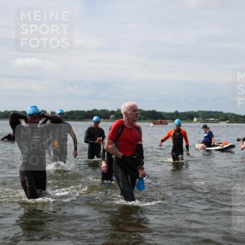 21.06.2026 - Viking Triathlon Michael Strokosch http://msf.ph/oto/9823951 21.06.2026 10:44:59 Schwimmen 33, 36, 151, 258, 276, 308, 310, 326, 329, 345, 350, 366, 369, 415, 445, 577, 658, 668 meine-sportfotos.de