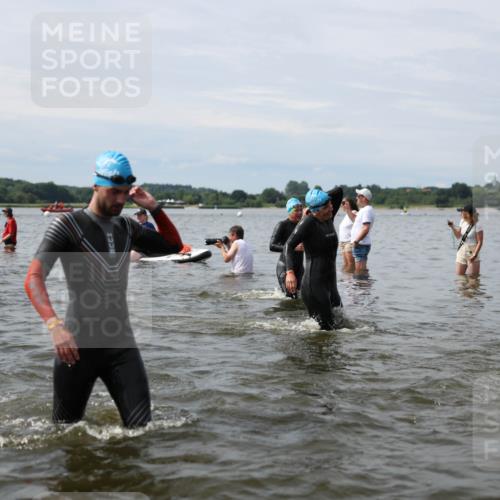21.06.2026 - Viking Triathlon Michael Strokosch http://msf.ph/oto/9823970 21.06.2026 10:45:08 Schwimmen 36, 48, 105, 147, 151, 258, 273, 274, 302, 308, 310, 326, 345, 354, 366, 369, 415, 445, 577, 635, 668 meine-sportfotos.de
