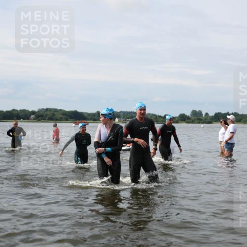 21.06.2026 - Viking Triathlon Michael Strokosch http://msf.ph/oto/9823977 21.06.2026 10:45:14 Schwimmen 37, 48, 85, 105, 147, 151, 158, 258, 273, 274, 302, 310, 326, 345, 354, 366, 376, 445, 635 meine-sportfotos.de