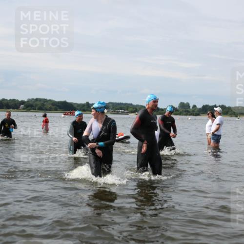 21.06.2026 - Viking Triathlon Michael Strokosch http://msf.ph/oto/9823978 21.06.2026 10:45:15 Schwimmen 37, 48, 85, 105, 147, 151, 158, 258, 273, 274, 302, 310, 326, 345, 354, 366, 376, 445, 540, 635 meine-sportfotos.de