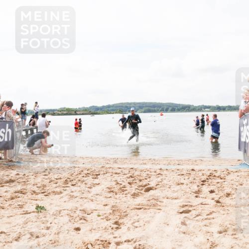 21.06.2026 - Viking Triathlon Michael Strokosch http://msf.ph/oto/9824231 21.06.2026 10:26:28 Schwimmen 21, 474, 548 meine-sportfotos.de