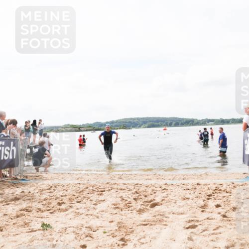 21.06.2026 - Viking Triathlon Michael Strokosch http://msf.ph/oto/9824248 21.06.2026 10:26:34 Schwimmen 21, 474, 548 meine-sportfotos.de
