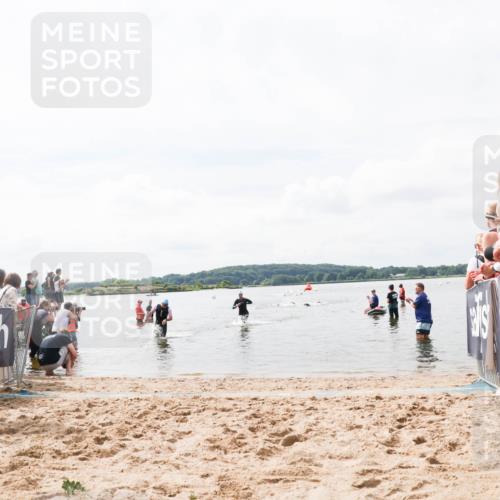 21.06.2026 - Viking Triathlon Michael Strokosch http://msf.ph/oto/9824270 21.06.2026 10:26:47 Schwimmen 334, 453 meine-sportfotos.de