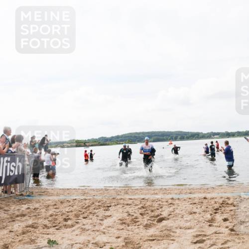 21.06.2026 - Viking Triathlon Michael Strokosch http://msf.ph/oto/9824311 21.06.2026 10:27:01 Schwimmen 25, 176, 426, 453, 547 meine-sportfotos.de
