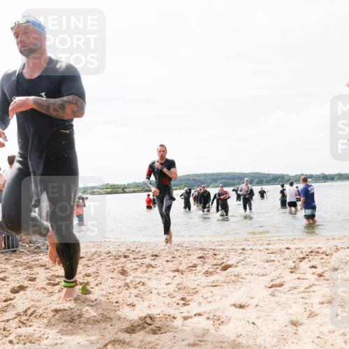 21.06.2026 - Viking Triathlon Michael Strokosch http://msf.ph/oto/9825419 21.06.2026 10:34:01 Schwimmen 28, 102, 154, 249, 265, 343, 410, 524, 660 meine-sportfotos.de