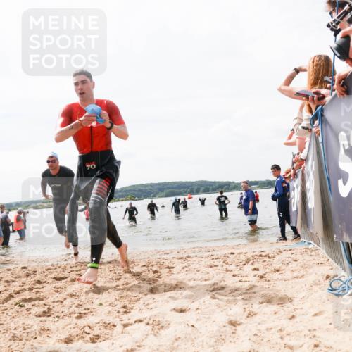 21.06.2026 - Viking Triathlon Michael Strokosch http://msf.ph/oto/9826076 21.06.2026 10:37:43 Schwimmen 111, 239, 243, 513, 545 meine-sportfotos.de