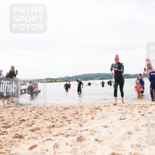 21.06.2026 - Viking Triathlon Michael Strokosch http://msf.ph/oto/9827299 21.06.2026 10:44:38 Schwimmen 590, 601 meine-sportfotos.de
