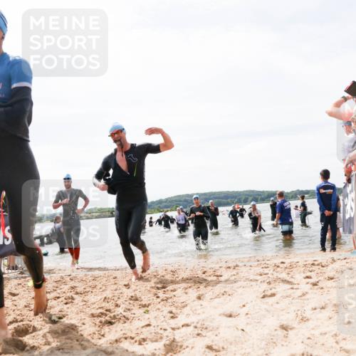 21.06.2026 - Viking Triathlon Michael Strokosch http://msf.ph/oto/9827417 21.06.2026 10:45:17 Schwimmen 36, 48, 151, 258, 310, 326, 345, 354, 366, 369, 445, 577 meine-sportfotos.de