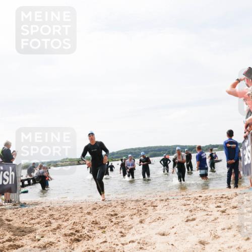21.06.2026 - Viking Triathlon Michael Strokosch http://msf.ph/oto/9827425 21.06.2026 10:45:20 Schwimmen 48, 147, 151, 258, 273, 274, 302, 310, 326, 345, 354, 366, 445 meine-sportfotos.de