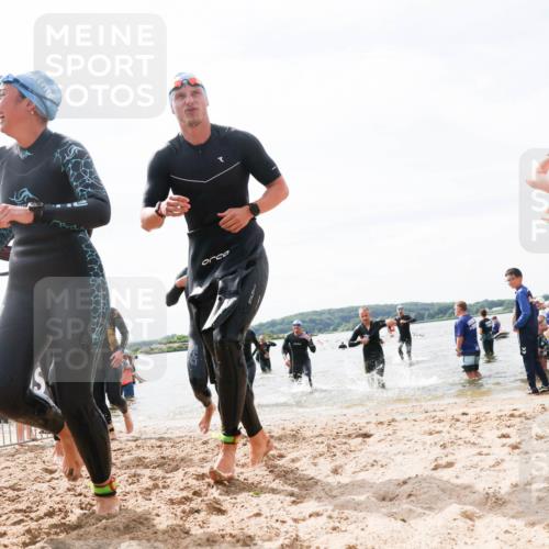 21.06.2026 - Viking Triathlon Michael Strokosch http://msf.ph/oto/9827458 21.06.2026 10:45:31 Schwimmen 37, 48, 85, 105, 147, 158, 273, 274, 302, 354, 376, 540, 635 meine-sportfotos.de