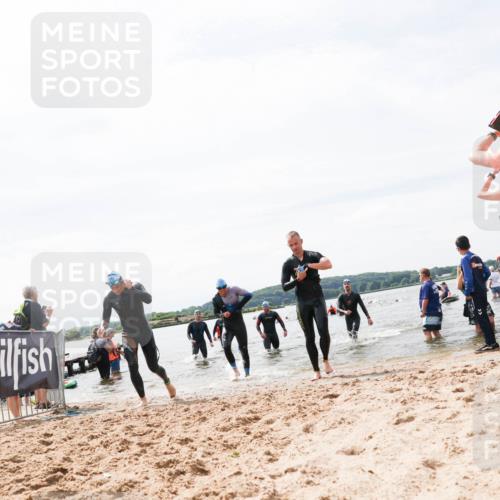 21.06.2026 - Viking Triathlon Michael Strokosch http://msf.ph/oto/9827466 21.06.2026 10:45:34 Schwimmen 37, 54, 85, 105, 147, 158, 273, 274, 302, 376, 540, 562, 635 meine-sportfotos.de