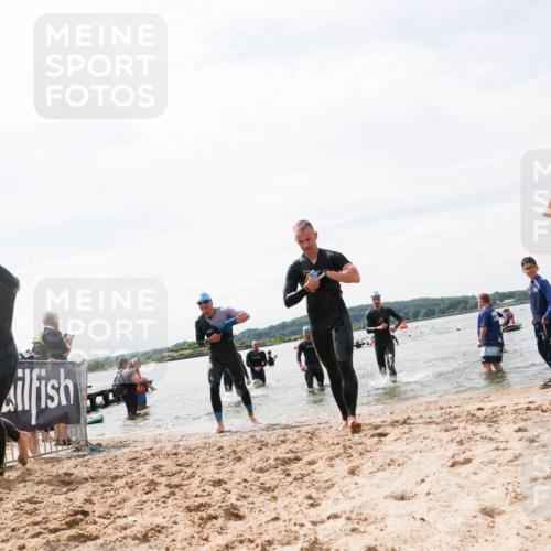21.06.2026 - Viking Triathlon Michael Strokosch http://msf.ph/oto/9827469 21.06.2026 10:45:35 Schwimmen 37, 54, 85, 105, 147, 158, 274, 302, 376, 540, 562, 635 meine-sportfotos.de
