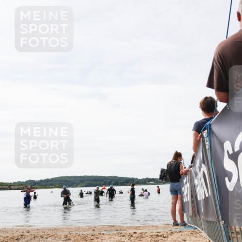 21.06.2026 - Viking Triathlon Michael Strokosch http://msf.ph/oto/9829034 21.06.2026 10:54:23 Schwimmen 557 meine-sportfotos.de
