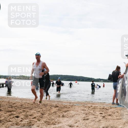 21.06.2026 - Viking Triathlon Michael Strokosch http://msf.ph/oto/9829214 21.06.2026 10:55:23 Schwimmen 305, 344, 561, 566 meine-sportfotos.de