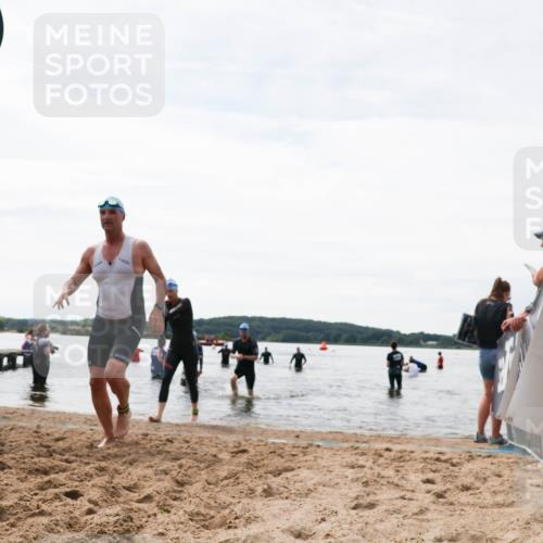 21.06.2026 - Viking Triathlon Michael Strokosch http://msf.ph/oto/9829215 21.06.2026 10:55:23 Schwimmen 305, 344, 561, 566 meine-sportfotos.de