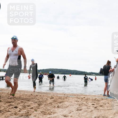 21.06.2026 - Viking Triathlon Michael Strokosch http://msf.ph/oto/9829216 21.06.2026 10:55:23 Schwimmen 305, 344, 561, 566 meine-sportfotos.de