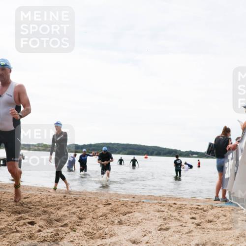 21.06.2026 - Viking Triathlon Michael Strokosch http://msf.ph/oto/9829217 21.06.2026 10:55:24 Schwimmen 305, 344, 561, 566 meine-sportfotos.de