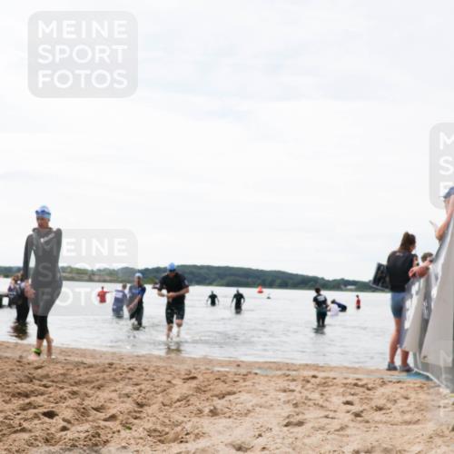 21.06.2026 - Viking Triathlon Michael Strokosch http://msf.ph/oto/9829220 21.06.2026 10:55:25 Schwimmen 305, 344, 561, 566 meine-sportfotos.de